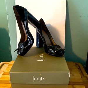 *LIKE NEW* “Levity” BLACK PATENT LEATHER - US 7.5